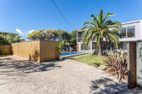 Front Beach House - Accommodation Daintree 5