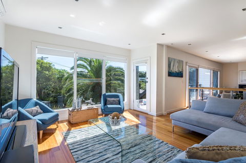 Front Beach House - Accommodation Daintree 1