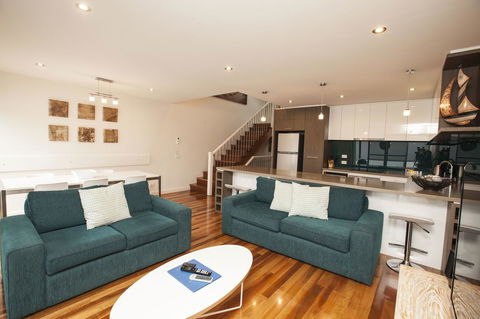7 Falls Apartments - Accommodation Daintree 4