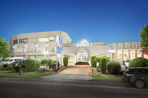 Ciloms Airport Lodge - Accommodation Daintree 0