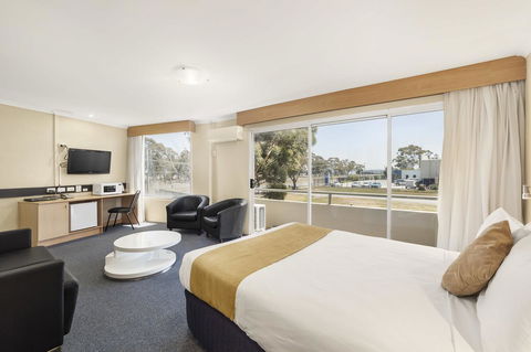 Ciloms Airport Lodge - Accommodation Daintree 6