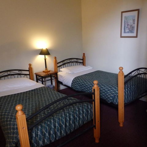Bright Chalet - Accommodation Daintree 7