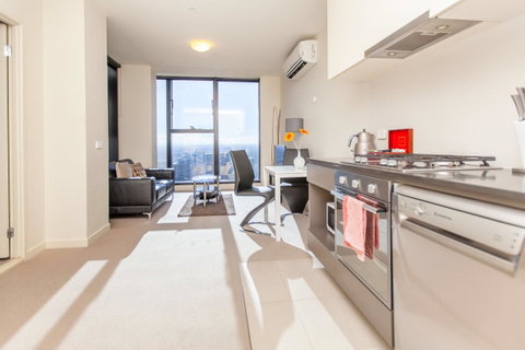 Melbourne SkyHigh Apartments - Accommodation Daintree 2