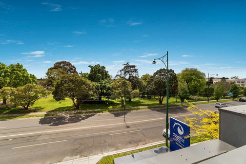 Whitehorse Apartments Hotel - Accommodation Daintree 37