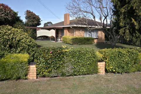 Jacaranda House - Accommodation Daintree 0