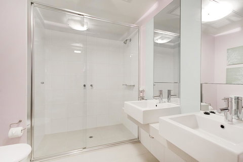 Waterfront Melbourne Apartments - Accommodation Daintree 24