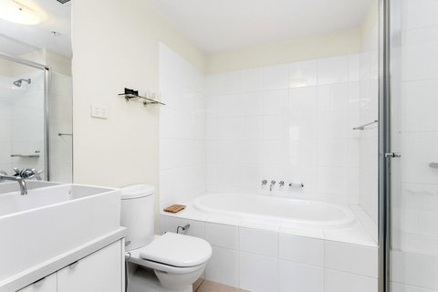 Waterfront Melbourne Apartments - Accommodation Daintree 26