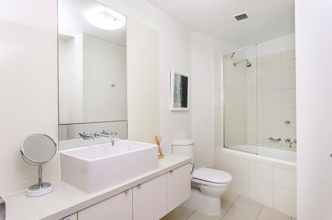 Waterfront Melbourne Apartments - Accommodation Daintree 37