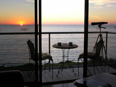 Clifftop Apartments Portland Vic - Accommodation Daintree 0