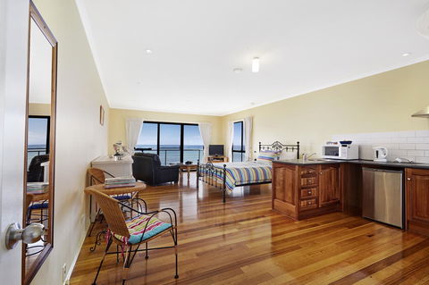Clifftop Apartments Portland Vic - Accommodation Daintree 2