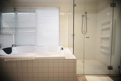 Rayville Boat Houses - Accommodation Daintree 12