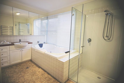 Rayville Boat Houses - Accommodation Daintree 13