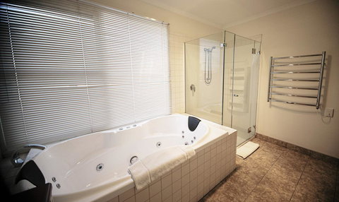 Rayville Boat Houses - Accommodation Daintree 11