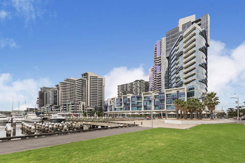 Docklands Private Collection - NEWQUAY - Accommodation Daintree 0