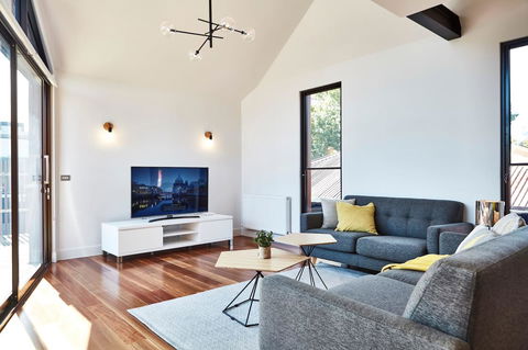 Richmond Â· 3 Level Architecturally Designed Richmond House - Accommodation Daintree 1