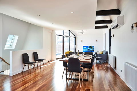 Richmond Â· 3 Level Architecturally Designed Richmond House - Accommodation Daintree 3