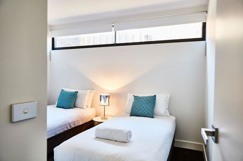 Richmond Â· 3 Level Architecturally Designed Richmond House - Accommodation Daintree 7