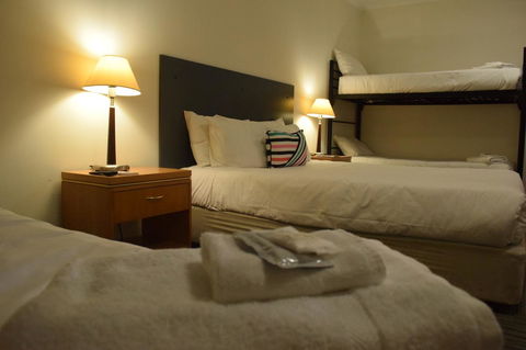 CROWN CENTRAL BUSINESS DISTRICT MOTEL - NO UNDER 18s - Accommodation Daintree 38