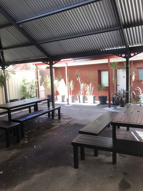 CROWN CENTRAL BUSINESS DISTRICT MOTEL - NO UNDER 18s - Accommodation Daintree 16