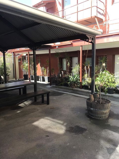CROWN CENTRAL BUSINESS DISTRICT MOTEL - NO UNDER 18s - Accommodation Daintree 13