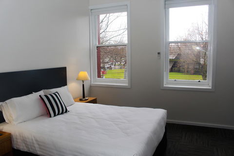 CROWN CENTRAL BUSINESS DISTRICT MOTEL - NO UNDER 18s - Accommodation Daintree 23