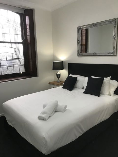 CROWN CENTRAL BUSINESS DISTRICT MOTEL - NO UNDER 18s - Accommodation Daintree 0