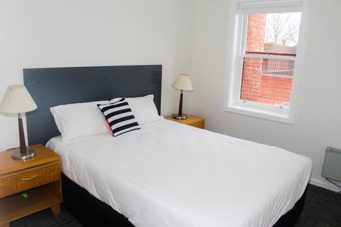 CROWN CENTRAL BUSINESS DISTRICT MOTEL - NO UNDER 18s - Accommodation Daintree 41