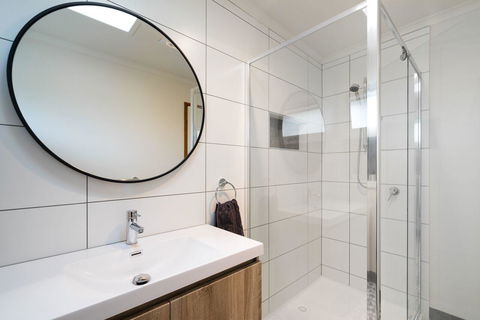 Uptown Frankston - Accommodation Daintree 11
