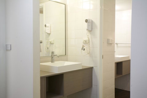 Ibis Melbourne Hotel And Apartments - Accommodation Daintree 19