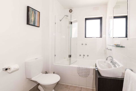 Comfort Hotel East Melbourne - Accommodation Daintree 2