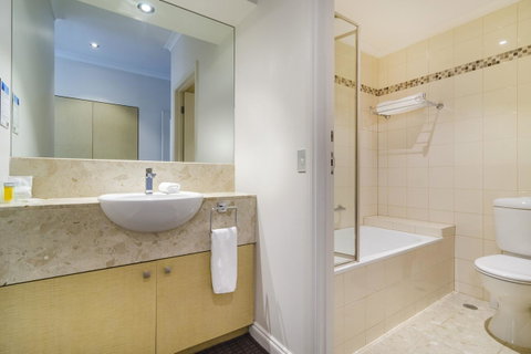 Clarion Suites Gateway - Accommodation Daintree 12