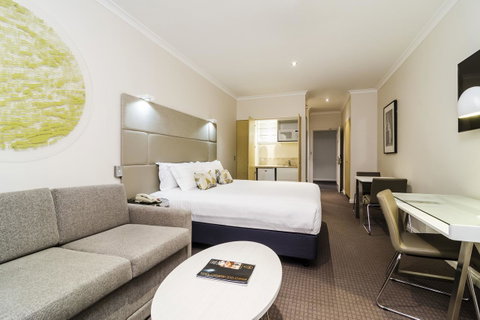 Clarion Suites Gateway - Accommodation Daintree 28