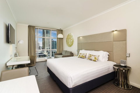 Clarion Suites Gateway - Accommodation Daintree 11