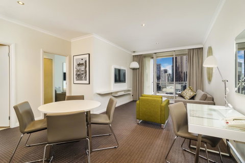 Clarion Suites Gateway - Accommodation Daintree 9