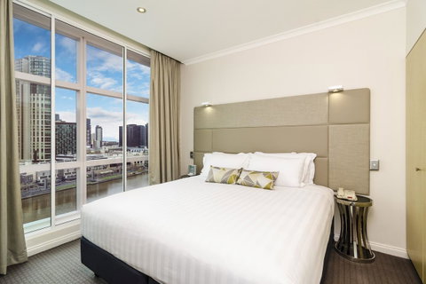 Clarion Suites Gateway - Accommodation Daintree 6