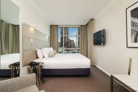 Clarion Suites Gateway - Accommodation Daintree 10