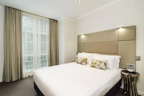 Clarion Suites Gateway - Accommodation Daintree 30