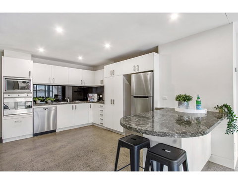Sophisticated Modern 3 Bed Home In Foodie Paradise - Accommodation Daintree 3