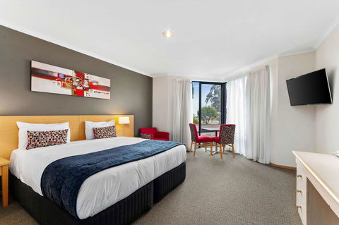 Quality Inn & Suites Traralgon - Accommodation Daintree 3