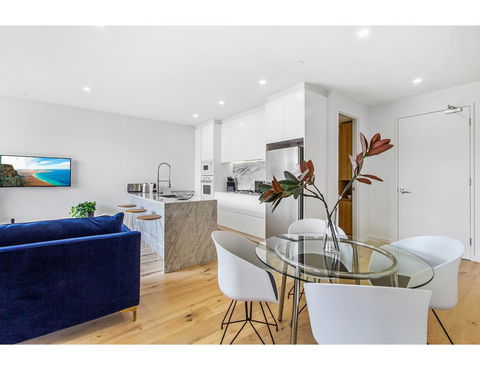 Boutique Apartment In Quiet, Sought-after Suburb - Accommodation Daintree 6