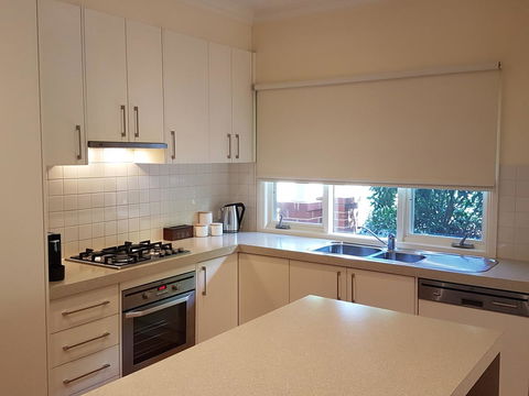Healesville House - Fig Tree House - Accommodation Daintree 6