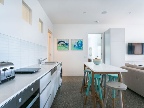 Lansdowne Villa - With Swimming Pool - Accommodation Daintree 6