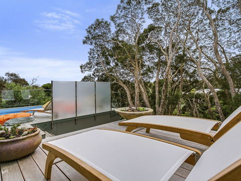 Lansdowne Villa - With Swimming Pool - Accommodation Daintree 10