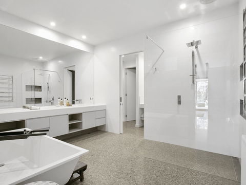 Lansdowne Villa - With Swimming Pool - Accommodation Daintree 12