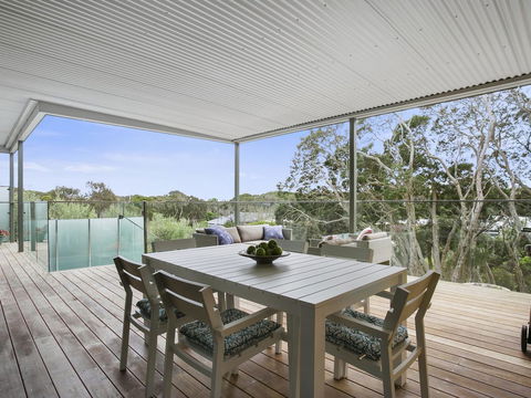 Lansdowne Villa - With Swimming Pool - Accommodation Daintree 7