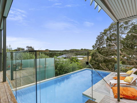 Lansdowne Villa - With Swimming Pool - Accommodation Daintree 0