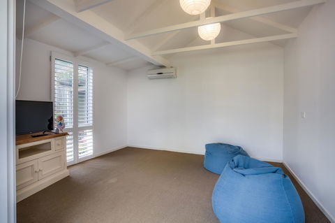 Cute Cottage On Cain - Beach At End Of Street - Accommodation Daintree 15