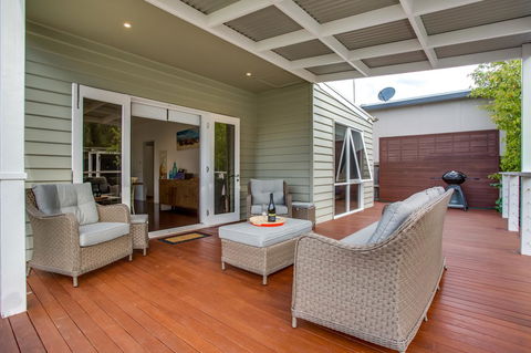 Cute Cottage On Cain - Beach At End Of Street - Accommodation Daintree 6
