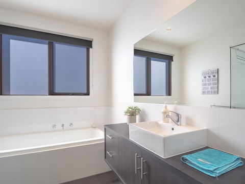 Blairgowrie Moonah Beach House: Walk To Beach - Accommodation Daintree 15