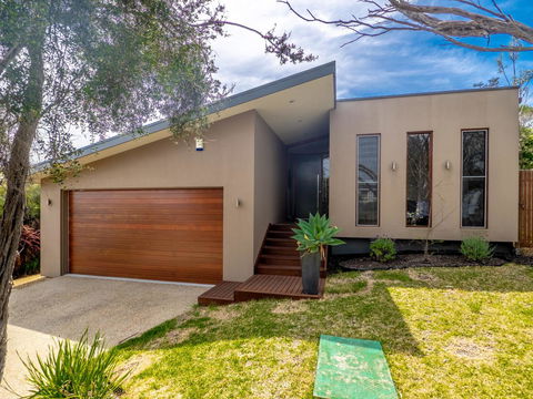 Blairgowrie Moonah Beach House: Walk To Beach - Accommodation Daintree 9